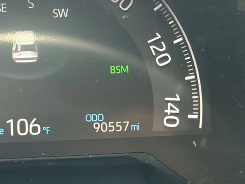 Used 2024 Toyota Camry SE FWD image 11