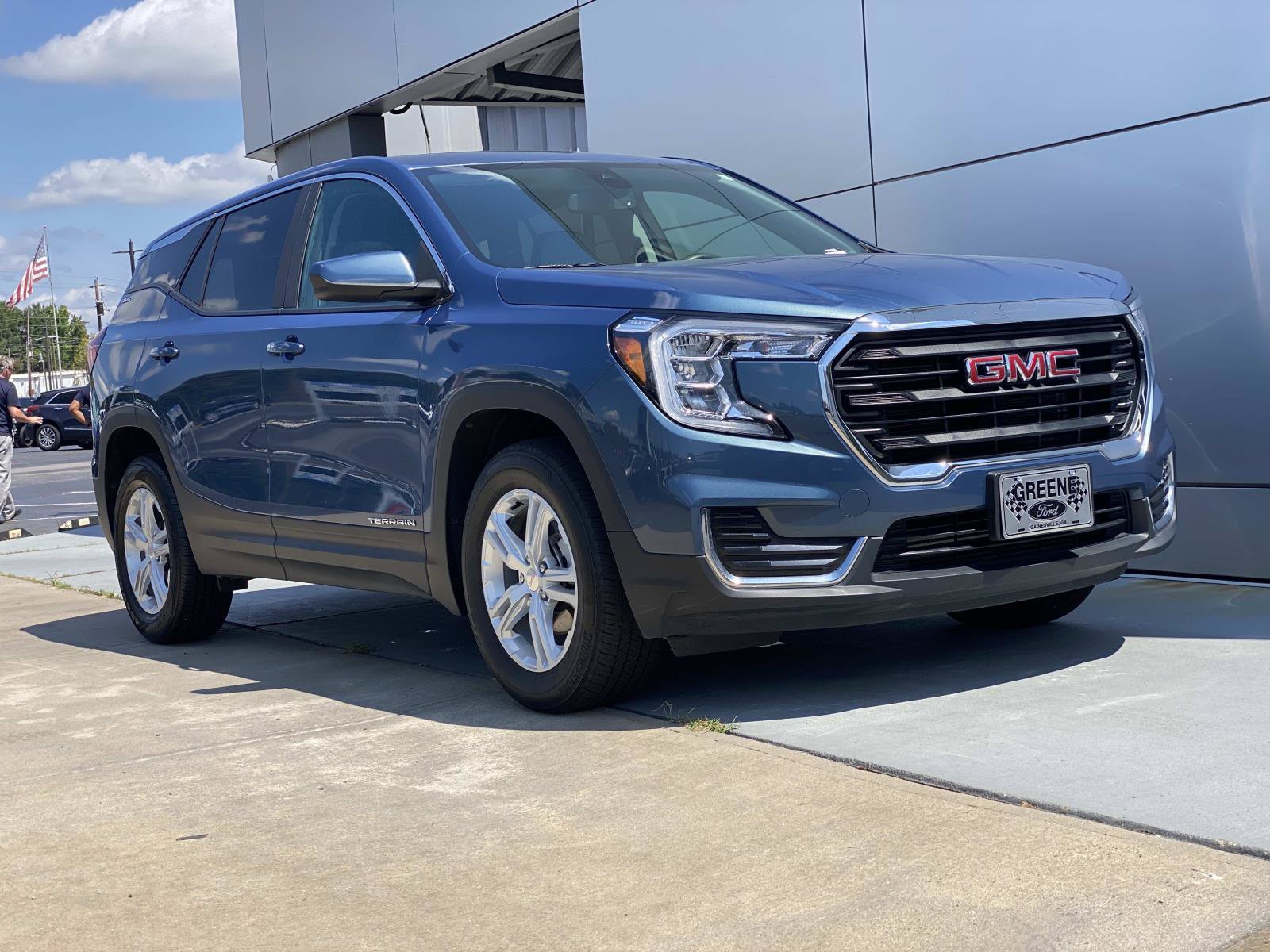 Used 2024 GMC Terrain SLE AWD/4WD image 1