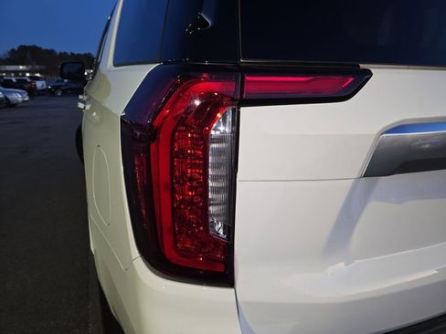 Used 2021 GMC Yukon Denali w/ Denali Premium Package image 35