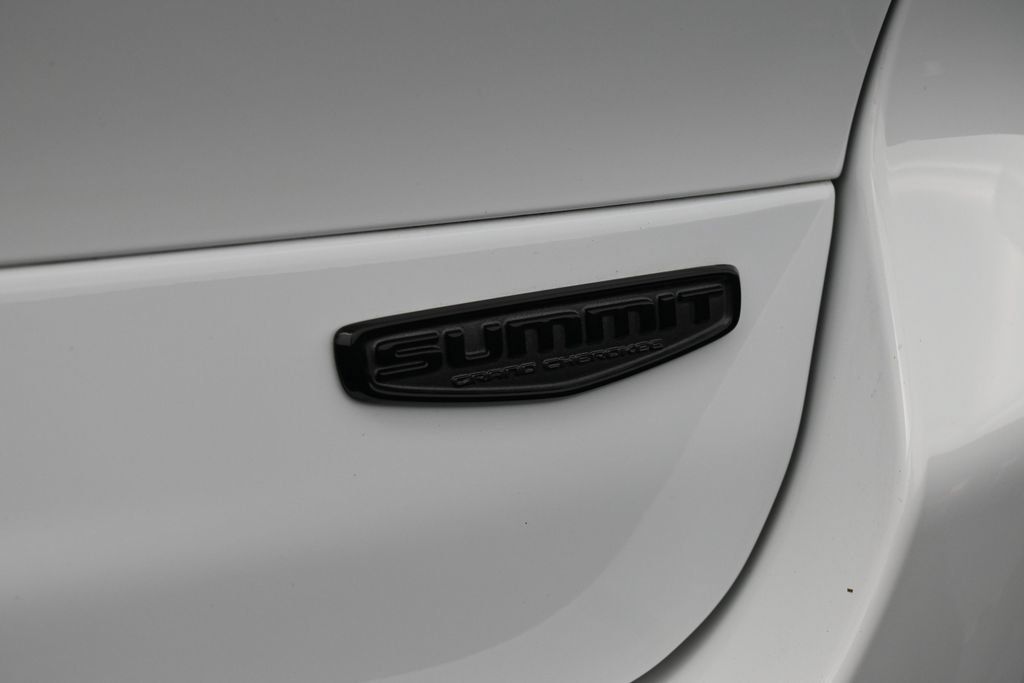 Used 2025 Jeep Grand Cherokee L Summit AWD/4WD image 15