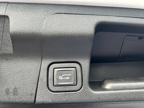 Used 2023 GMC Acadia SLE w/ Driver Convenience Package FWD image 19