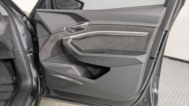 Used 2021 Audi e-tron Prestige w/ Prestige Package AWD/4WD image 23