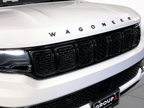 Used 2024 Jeep Wagoneer L Series II AWD/4WD image 28