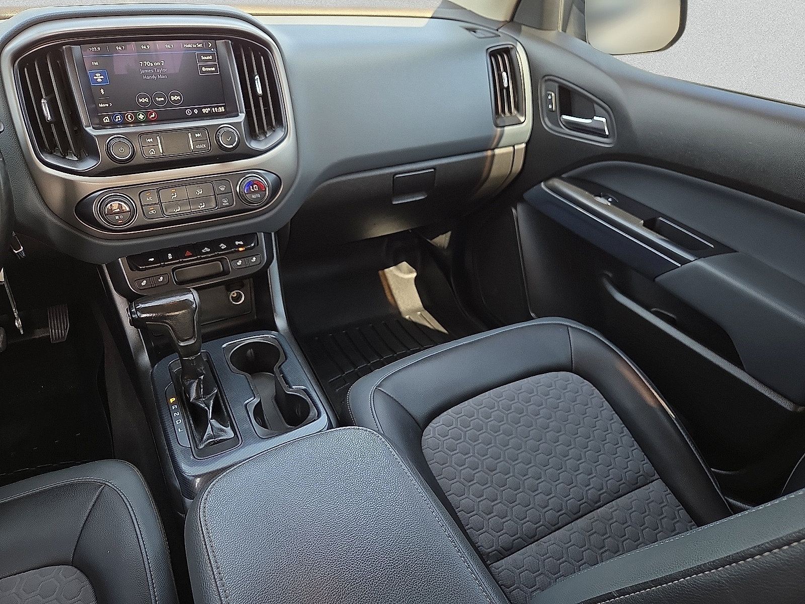 Used 2020 Chevrolet Colorado Z71 AWD/4WD image 12