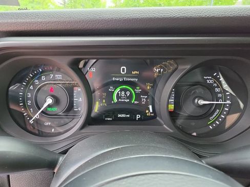 Used 2024 Jeep Wrangler Unlimited w/ Convenience Group AWD/4WD image 14