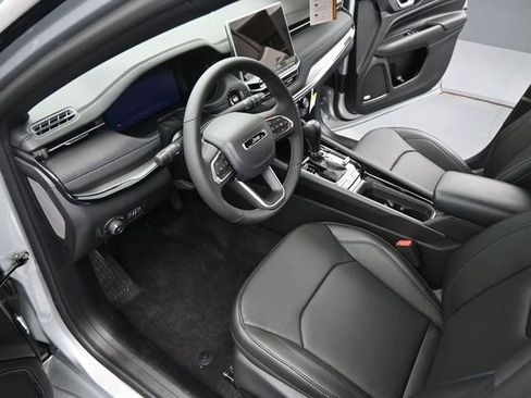 New 2025 Jeep Compass Limited w/ Driver Assist Group I AWD/4WD image 11