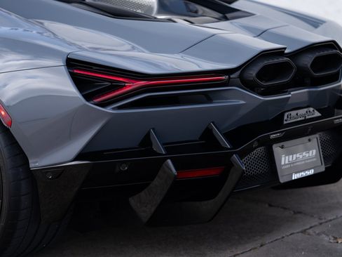 Used 2024 Lamborghini Revuelto image 25