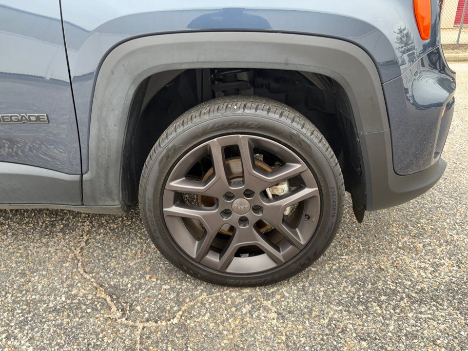 Used 2021 Jeep Renegade Latitude w/ Sun & Sound Group AWD/4WD image 25