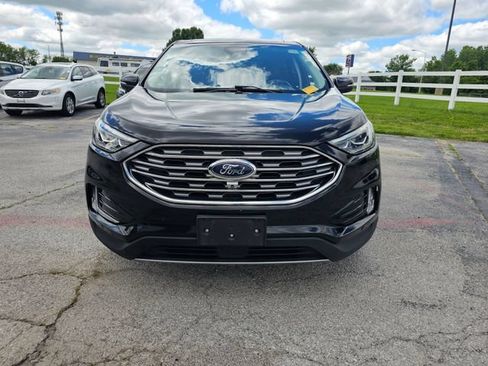 Used 2019 Ford Edge Titanium w/ Equipment Group 301A FWD image 2