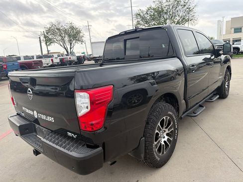 Used 2022 Nissan Titan SV w/ SV Convenience Package image 4