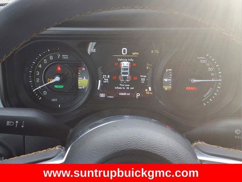 Used 2024 Jeep Wrangler Unlimited Sahara image 16