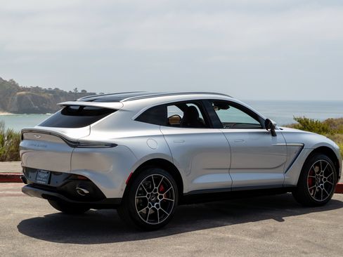 Used 2021 Aston Martin DBX AWD/4WD image 3