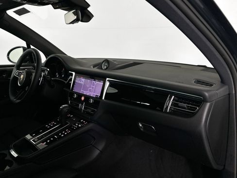 Certified 2025 Porsche Macan image 29