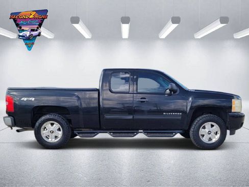 Used 2011 Chevrolet Silverado 1500 LT w/ All-Star Edition AWD/4WD image 3