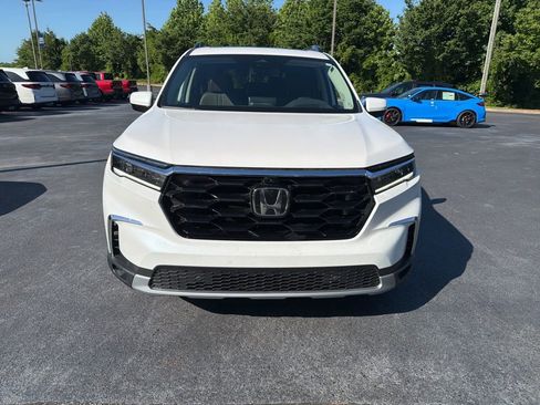 Used 2025 Honda Pilot Elite image 2