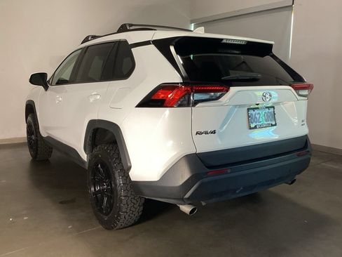 Used 2021 Toyota RAV4 LE AWD/4WD image 9