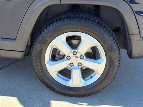 Used 2018 Jeep Compass Latitude w/ Safe & Security Group image 22