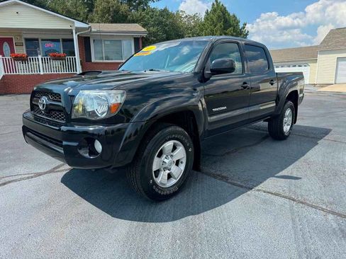 Used 2011 Toyota Tacoma PreRunner w/ TRD Sport Pkg RWD image 1
