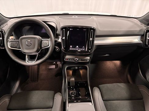 New 2026 Volvo XC40 B5 Ultra w/ Protection Package Premier image 2