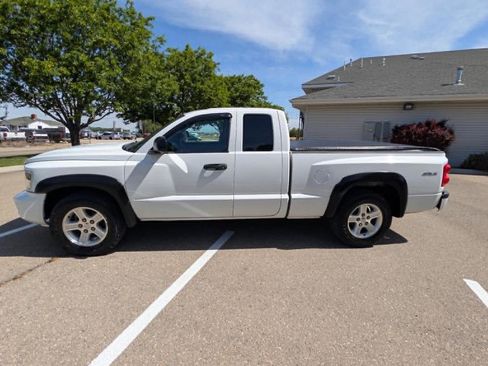 Used 2011 Dodge Dakota Big Horn w/ Trailer Tow Group AWD/4WD image 2
