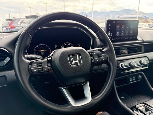 Used 2024 Honda Pilot Touring image 18