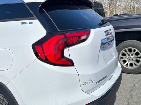 Used 2021 GMC Terrain SLE w/ Driver Convenience Package image 9