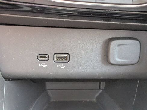 Used 2024 Buick Encore GX Sport Touring FWD image 20