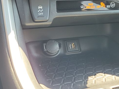 Used 2023 Toyota RAV4 XLE AWD/4WD image 29