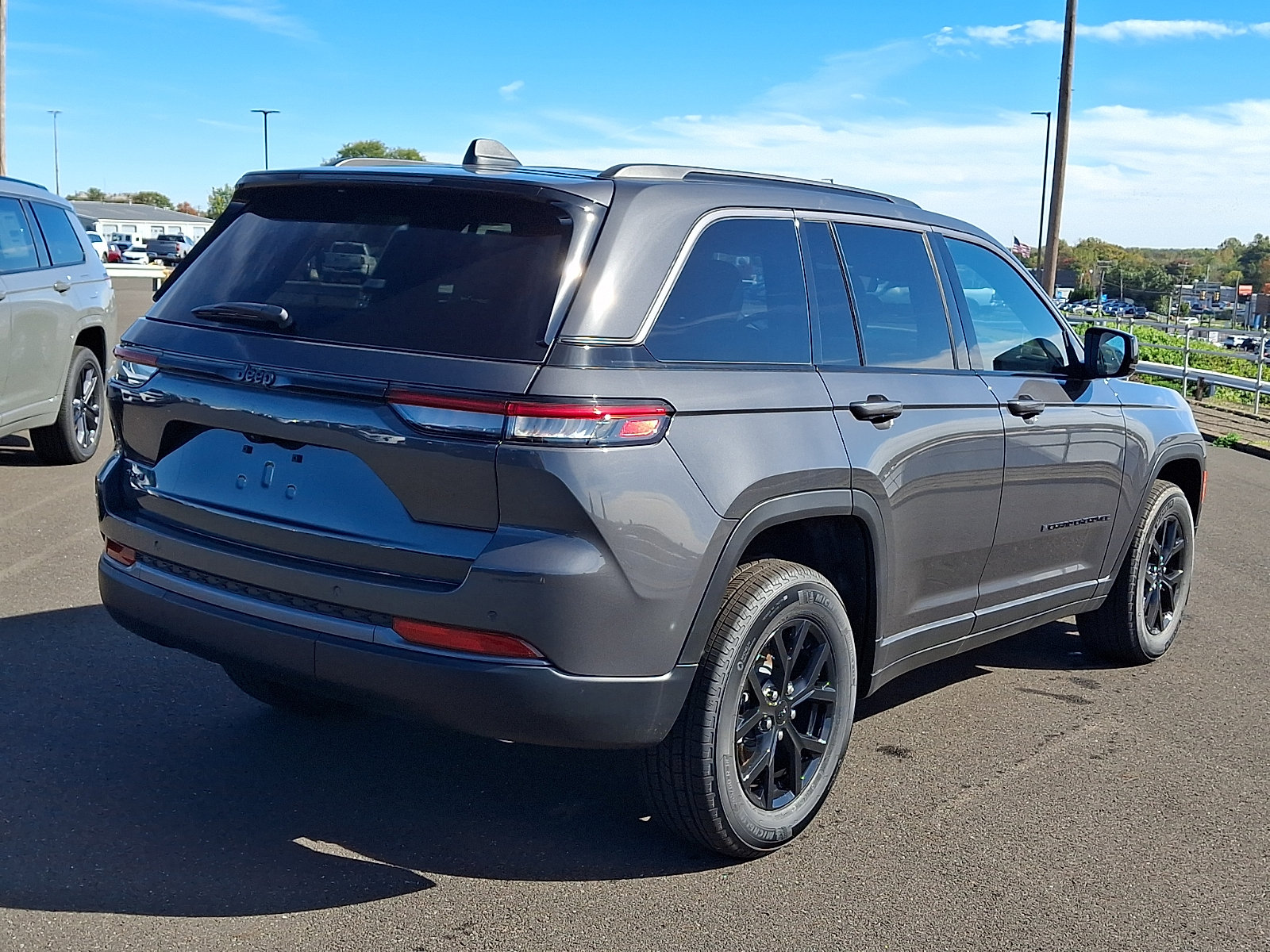 New 2026 Jeep Grand Cherokee Altitude AWD/4WD image 4