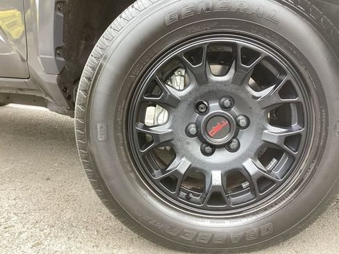 Certified 2025 Toyota Tacoma TRD Sport AWD/4WD image 5