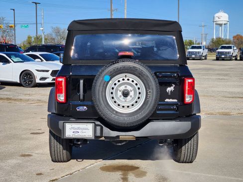 New 2025 Ford Bronco 4-Door image 8