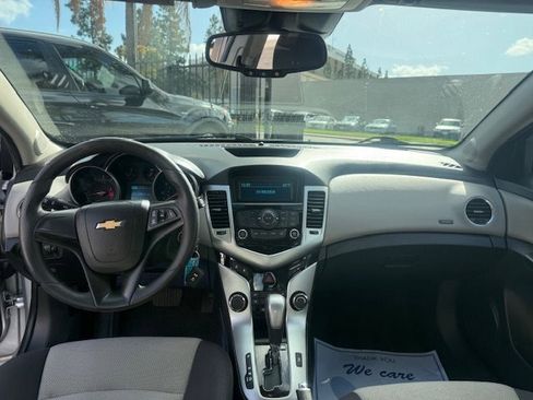 Used 2014 Chevrolet Cruze LS image 6