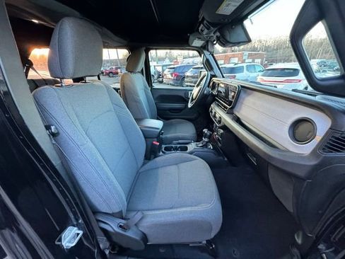 Used 2024 Jeep Wrangler Unlimited AWD/4WD image 12