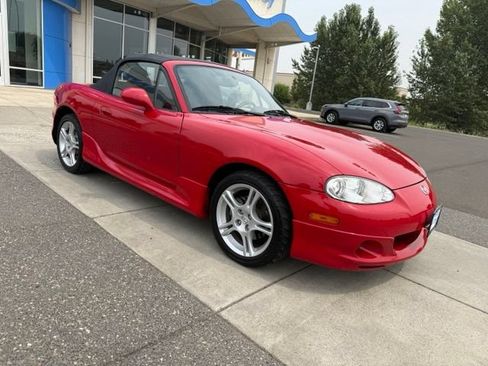 Used 2005 MAZDA MX-5 Miata w/ Convenience Pkg RWD image 2