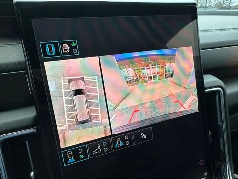 Certified 2025 GMC Yukon Denali image 28