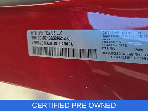 Used 2025 Chrysler Pacifica Limited image 36