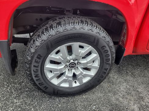 Used 2022 Nissan Frontier SV image 9