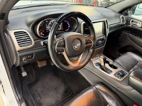 Used 2017 Jeep Grand Cherokee Overland AWD/4WD image 19