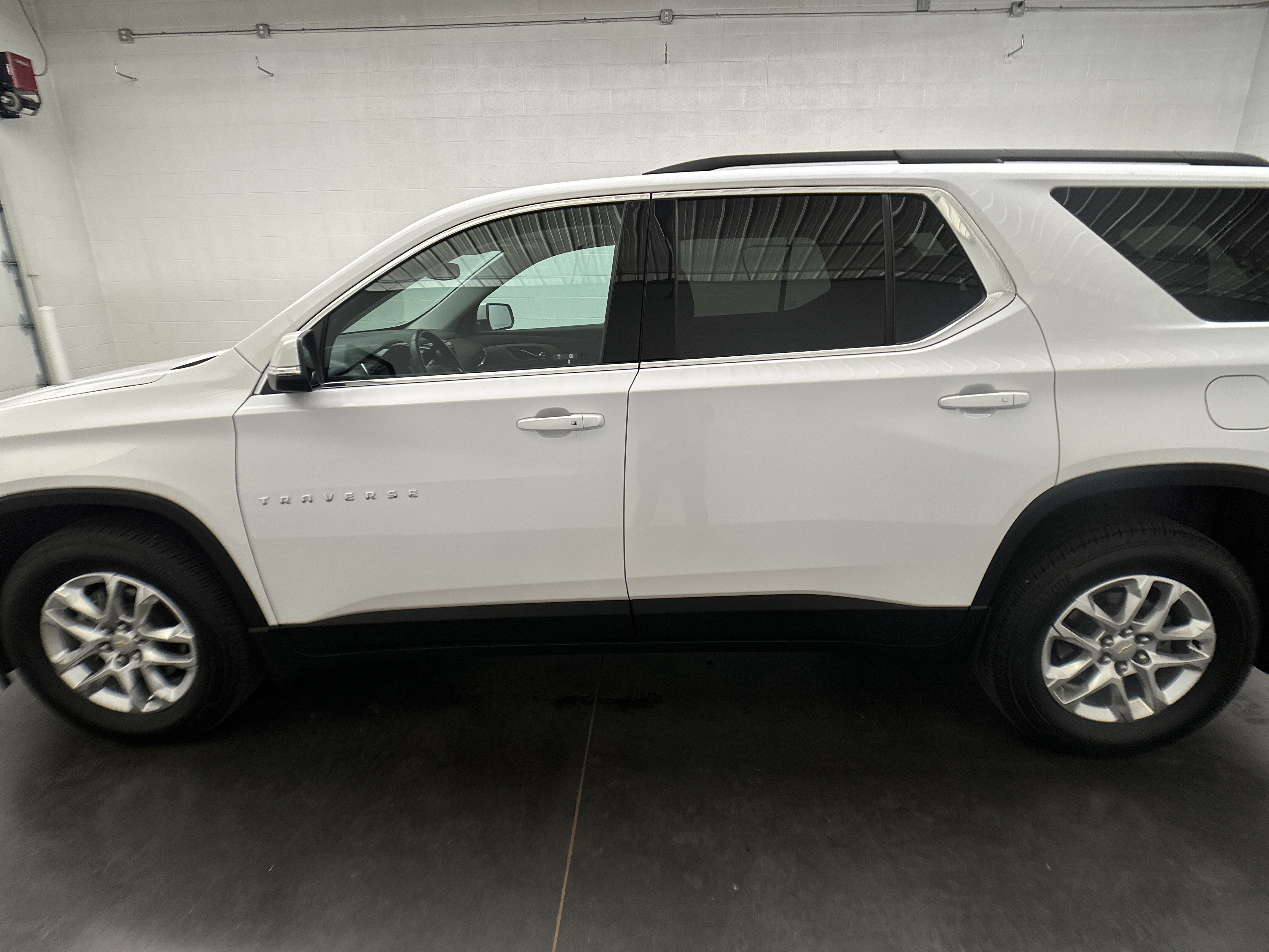 Used 2021 Chevrolet Traverse LT AWD/4WD image 6