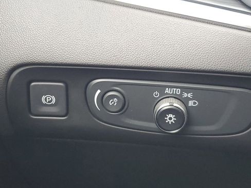 Used 2020 Buick Enclave Essence w/ Sport Touring Edition image 12