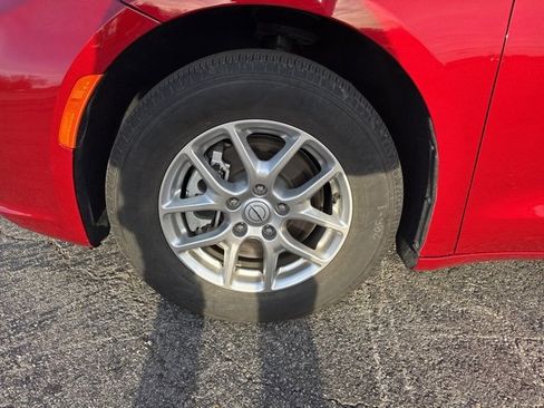 Used 2025 Chrysler Pacifica Select image 23