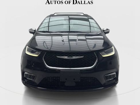 Used 2022 Chrysler Pacifica Limited FWD image 3