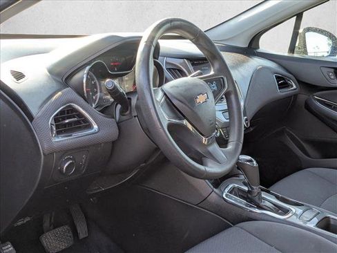 Used 2019 Chevrolet Cruze LS image 2