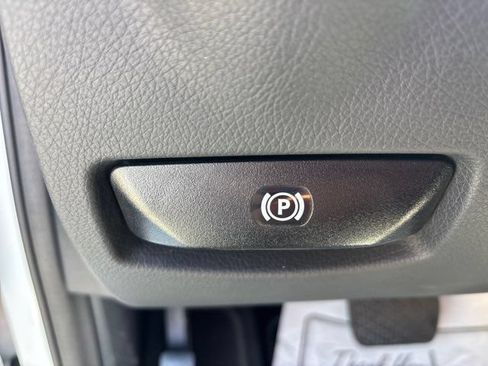 Used 2014 Mercedes-Benz E 250 BlueTEC Sedan image 53