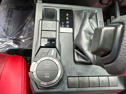Used 2025 Toyota Tacoma SR5 AWD/4WD image 25