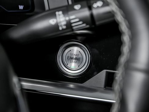 Used 2022 Chevrolet Corvette Stingray Coupe w/ Z51 Performance Package image 31