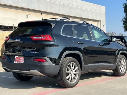 Used 2018 Jeep Cherokee Limited image 3
