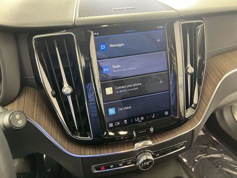 Used 2023 Volvo XC60 B6 Ultimate AWD/4WD image 12