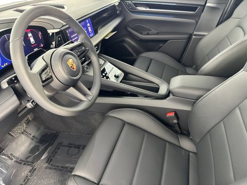 Certified 2026 Porsche Macan 4 Electric AWD/4WD image 4