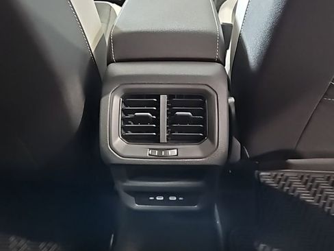 New 2026 Volkswagen Taos SE image 18